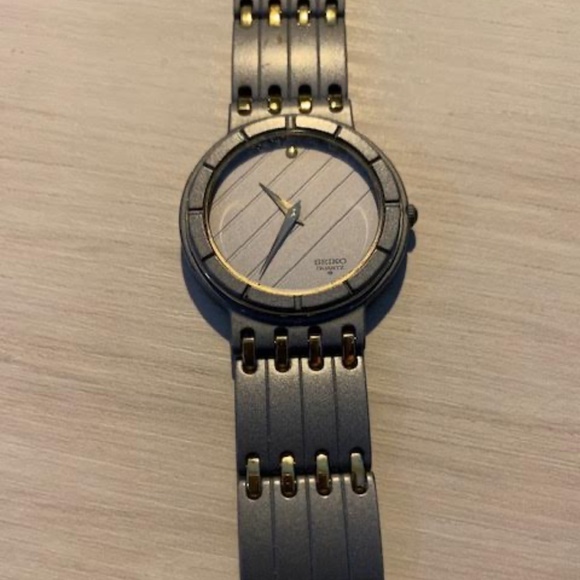 LIKE NEW! Men's Seiko Quartz Silver Matt Finish/Two Tone Gold/Stainless Watch - Picture 6 of 11